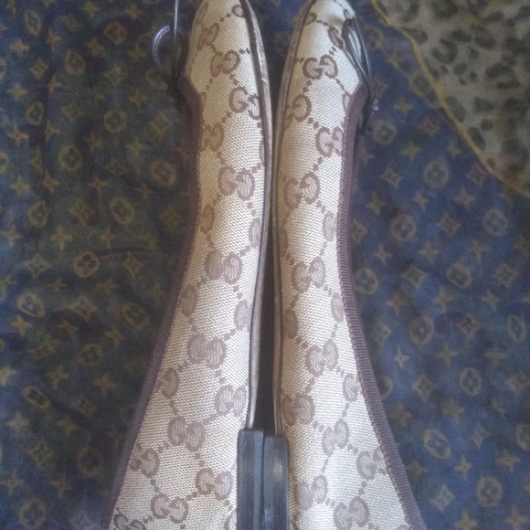 Authentic Gucci Flats - Picture 4 of 12